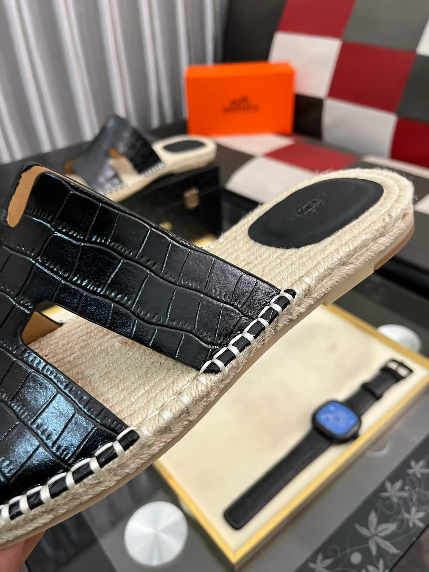 Men's shoes 💰340⌚️⌚️《HERMES》Hermes 💁♂️Men's casual slippers, compare the quality at the counter🧚🏿♂️ The upper layer has a stone pattern with clear texture, showing high-end, high-end, comfortable to wear and versatile. Purely hand-pulled, raw rubber breathable outsole, breathable and comfortable lambskin lining, 100% comfortable density, original rubber outsole wear-resistant code number 38-44. Can be customized 45-46-47